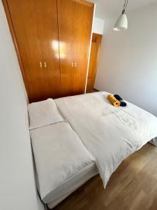 En eller flere senge i et værelse på Cute and Cosy Room