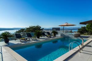 Hồ bơi trong/gần Villa Infinity Crikvenica