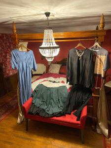 Ein Bett oder Betten in einem Zimmer der Unterkunft Ritterstube - Eifelstuben mit Charme, Nähe See und Burg, außergewöhnlich, Vulkaneifel