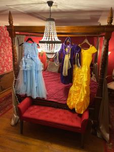 Ein Bett oder Betten in einem Zimmer der Unterkunft Ritterstube - Eifelstuben mit Charme, Nähe See und Burg, außergewöhnlich, Vulkaneifel
