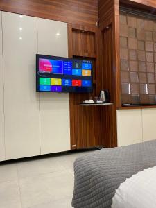 TV a/nebo společenská místnost v ubytování Era hotel
