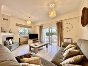 Posezení v ubytování Vilamoura Deluxe Villa with Pool by Homing