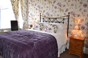 A bed or beds in a room at The Moorfield Hotel-Bed and Breakfast 