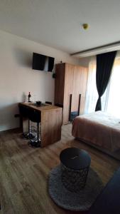 TV a/nebo společenská místnost v ubytování Planinski kutak Residence Hill