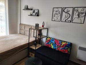 Postel nebo postele na pokoji v ubytování Planinski kutak Residence Hill + 15 fotografií