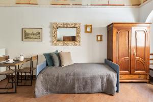 A bed or beds in a room at Colosseo 62 Apartment