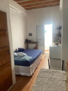 Postel nebo postele na pokoji v ubytování Chalé simples em Ilhabela
