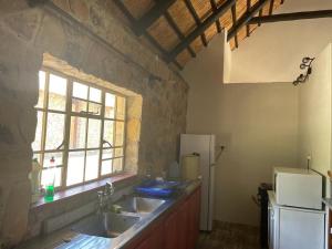 Gallery image of Lovely 3 bed house in Juliasdale - 2273 in Nyanga +26 photos