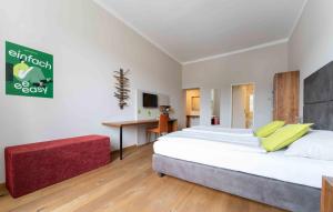 Postel nebo postele na pokoji v ubytování eee Hotel Perg