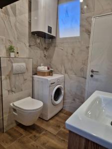 Ein Badezimmer in der Unterkunft Apartments Josi