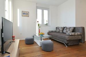 Televízia a/alebo spoločenská miestnosť v ubytovaní Apartment Nata