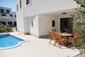 Bazén v ubytovaní Apartment Nata alebo v jeho blízkosti