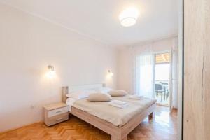 Postel nebo postele na pokoji v ubytování Apartments Jope