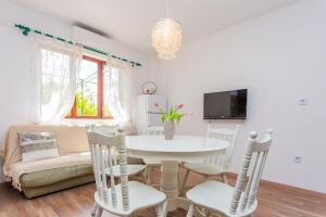 Televízia a/alebo spoločenská miestnosť v ubytovaní Apartment Sand