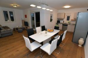 Kuchyňa alebo kuchynka v ubytovaní Apartment Nata