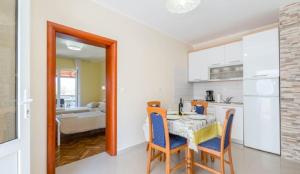 Kuchyň nebo kuchyňský kout v ubytování Apartments Jope
