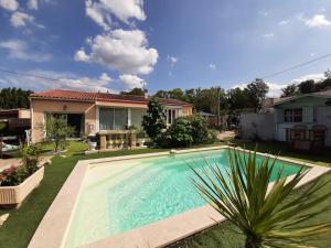 Kolam renang di atau dekat dengan Eclats du Sud, villa les Cigales avec piscine, proche Cassis, meublé de tourisme 3 étoiles