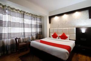 Postel nebo postele na pokoji v ubytování Hotel The Golden Paradise