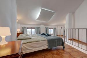 a bedroom with a large bed and a table at Apartament Ewa z widokiem Casares in Casares