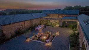 an overhead view of a building with a patio at W POLACH apartamenty z prywatnymi saunami in Nałęczów