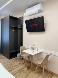 TV i/ili multimedijalni sistem u objektu Raffaelli Suite