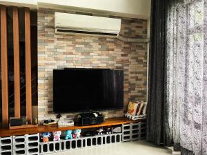 Una televisión o centro de entretenimiento en 漫調子 Roaming Life B&B