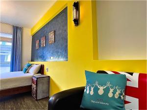 Una cama o camas en una habitación de 漫調子 Roaming Life B&B