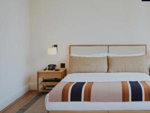 Postel nebo postele na pokoji v ubytování SMS GRAND inn