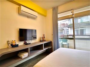 Una cama o camas en una habitación de 漫調子 Roaming Life B&B