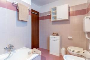 Ένα μπάνιο στο Dimora Ceramont, Rizzolaga Ospitar +31 φωτογραφίες