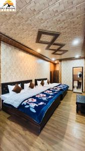 a bedroom with a large bed in a room at Dev Bhoomi Resort in Kanatal