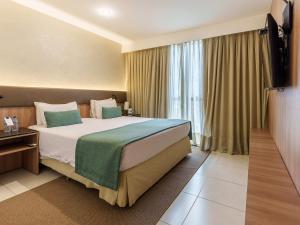 Cama ou camas em um quarto em Athos Bulcão Hplus Executive