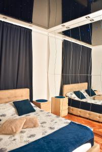 a bedroom with two beds in a room at Hedonist-Belgrade Central Nest in Belgrade