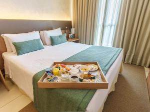 Cama ou camas em um quarto em Athos Bulcão Hplus Executive