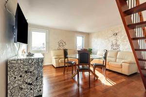 Ruang duduk di Affaccio sul Brenta - bright apartment in Oriago