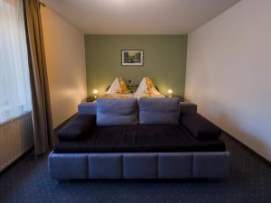 A bed or beds in a room at Pension Erlaa
