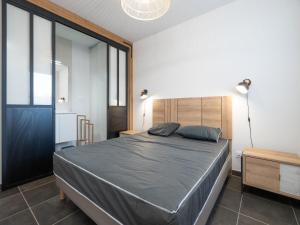 a bedroom with a large bed in a room at La Dune 29 - VILLA 4P9 in Valras-Plage +18 photos