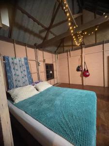 Katil atau katil-katil dalam bilik di Balance home happy
