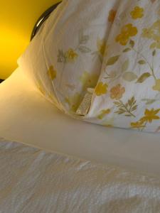 A bed or beds in a room at Pension Erlaa