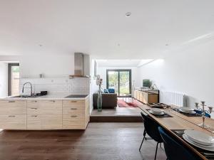 Η κουζίνα ή μικρή κουζίνα στο La Tuilerie - Jardin - parking PV - Paris