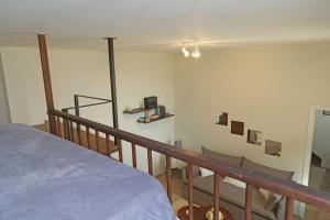 Fotografie z fotogalerie ubytování Efi Cozy Loft with Courtyard in Central Ermoupoli v destinaci Ermupoli