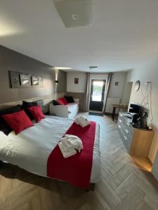 Postel nebo postele na pokoji v ubytování Durbuy House gîte noyer