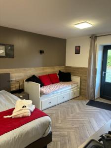 Postel nebo postele na pokoji v ubytování Durbuy House gîte noyer