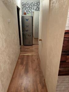 a hallway with a refrigerator in a room at Iidla korter in Ahtme Jaam