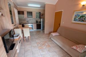 Kuchyň nebo kuchyňský kout v ubytování Apartments Keko