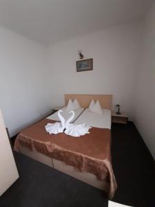 Postel nebo postele na pokoji v ubytování Klara house