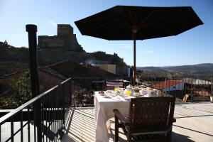 Nespecifikovaný výhled na hory nebo výhled na hory při pohledu z penzionu