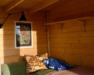 Fotografie z fotogalerie ubytování Hüttchen ganzjährig nutzbar mit Kamin&Sauna v destinaci Dargun