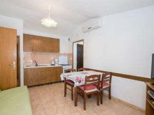 Kuchyň nebo kuchyňský kout v ubytování Apartments Dane