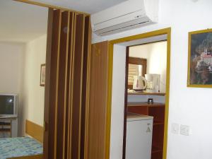 TV a/nebo společenská místnost v ubytování Apartments Dane